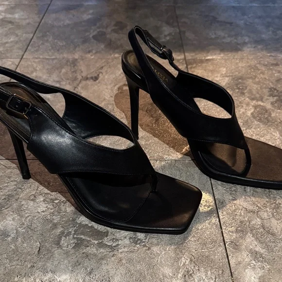 Elegant Black Leather Sandals - Picture 9 of 9